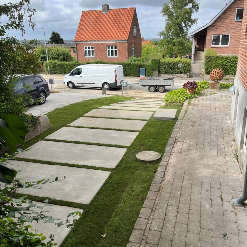 Ny betonindkørsel ved bolig