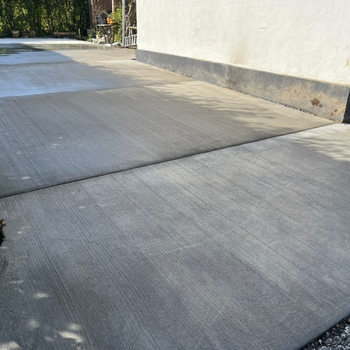 Færdig betonindkørsel ved privat bolig