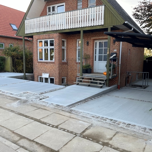 Etablering af betonindkørsel i Silkeborg