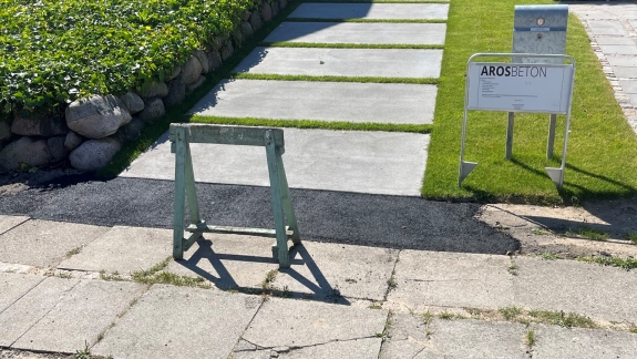 Betonindkørsel til villa