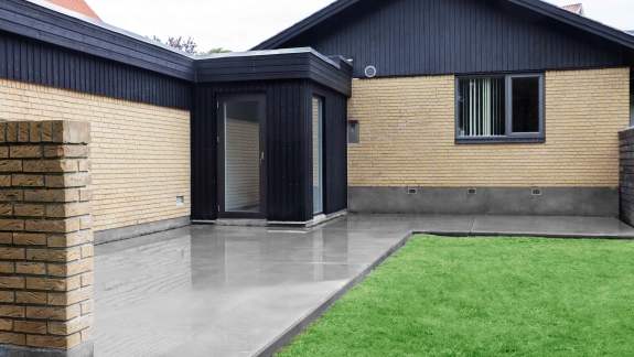 Betonindkørsel ved privat bolig