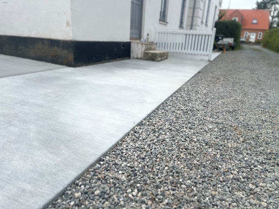 Professionelt udført betonindkørsel