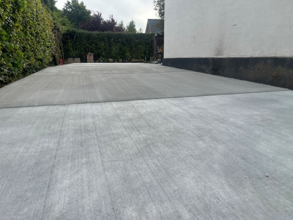 Ny indkørsel udført i beton