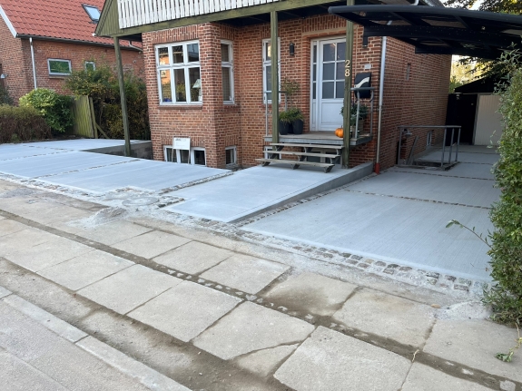 Betonarbejde ved indkørsel