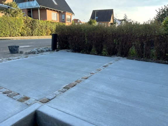Professionelt betonarbejde til indkørsel